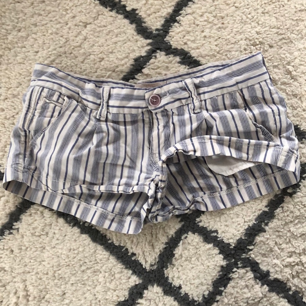 Hollister shorts--- ALL OFFERS ACCEPTED!!!!!!!!!!